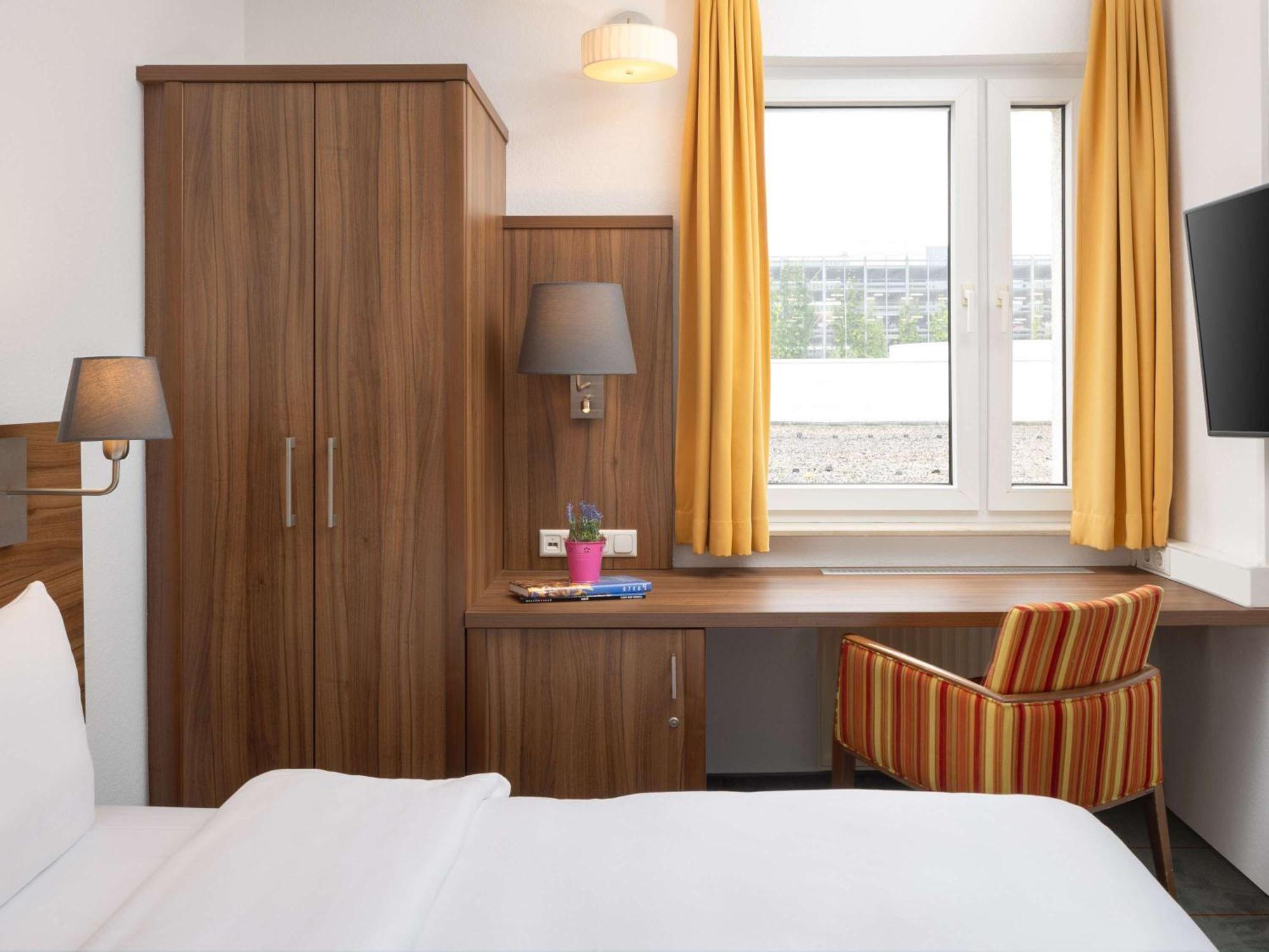 Hotel The 3*